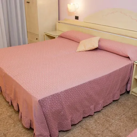 מלון Andromaco Palace 3*