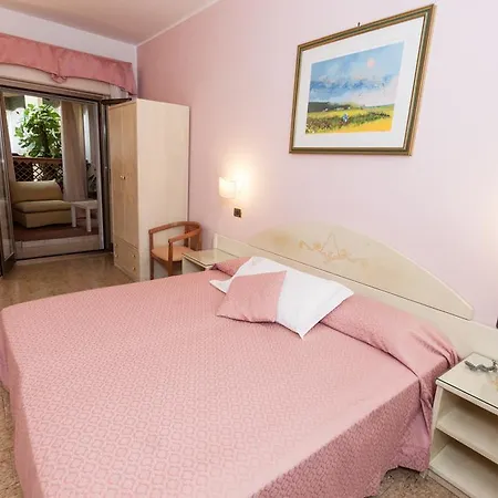 מלון Andromaco Palace 3*