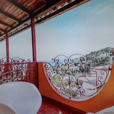 Andromaco Palace מלון 3*