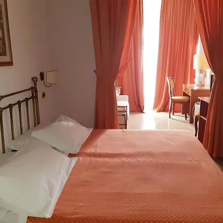 Andromaco Palace 3* טאורמינה